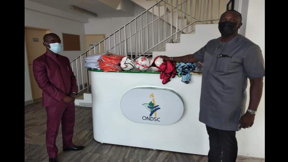 Gabon: l’ONDSC offre du matériel sportif aux jeunes des 3e et 4e arrondissements de Libreville