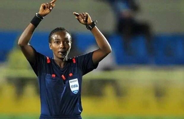 Salima Mukansanga: Du ballon de basket au sifflet du foot