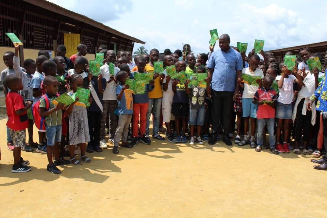 Tropicale Amissa-Bongo : 2500 livrets distribués à Lambaréné dans le Moyen-Ogooué