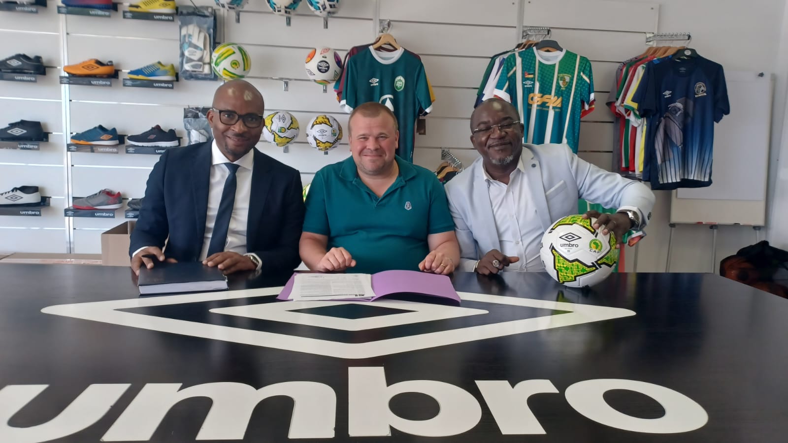 Gabon : AS Mangasport officialise son partenariat « inédit » avec Umbro