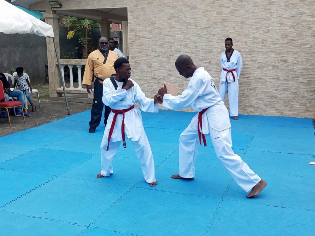 Gabon Cinquante sept taekwondoistes montent en grade